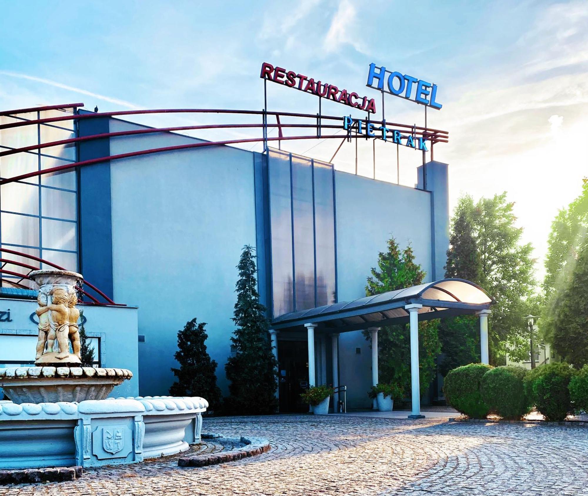 Hotel Pietrak Trzemeszno Exterior foto