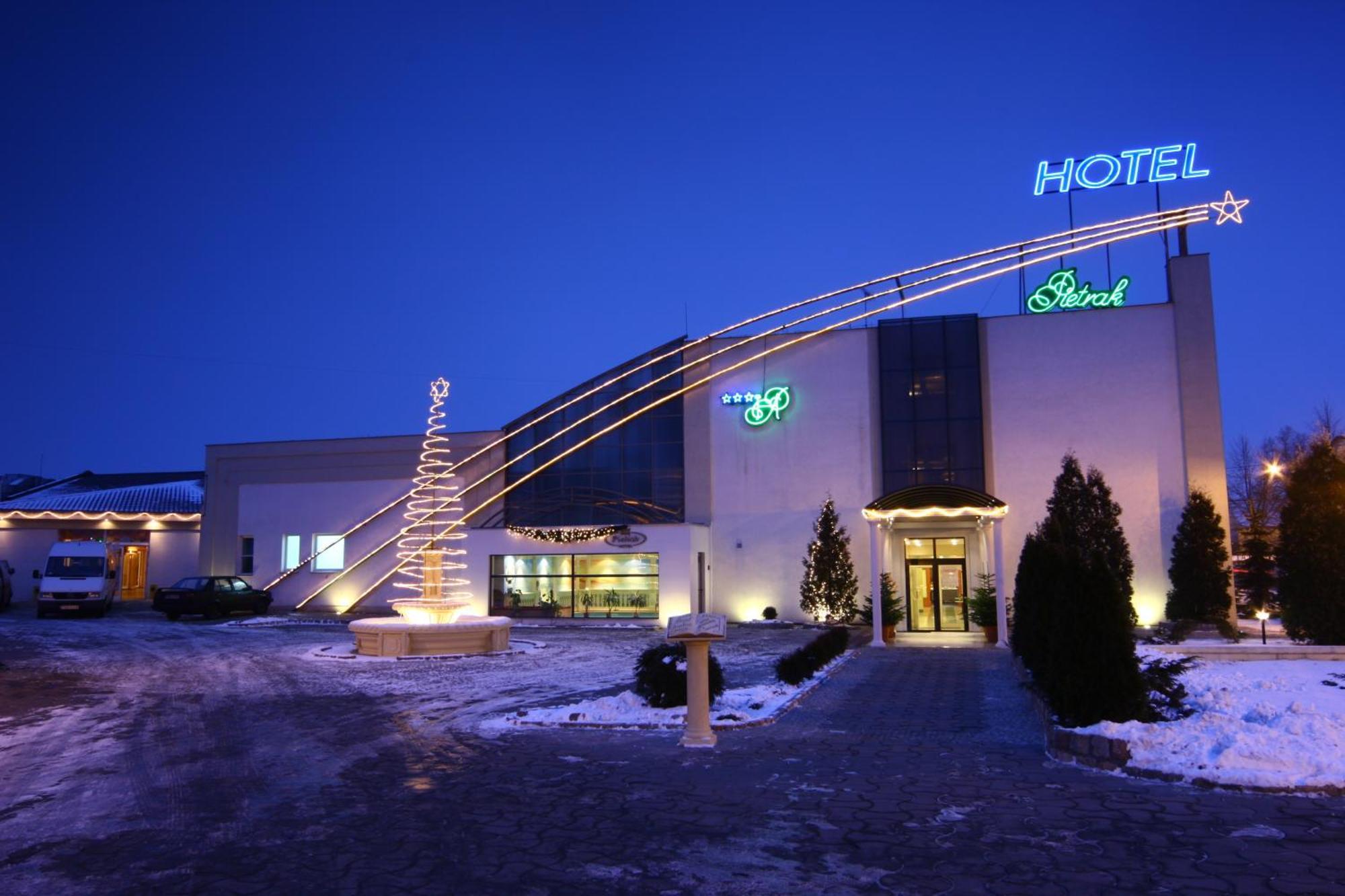Hotel Pietrak Trzemeszno Exterior foto