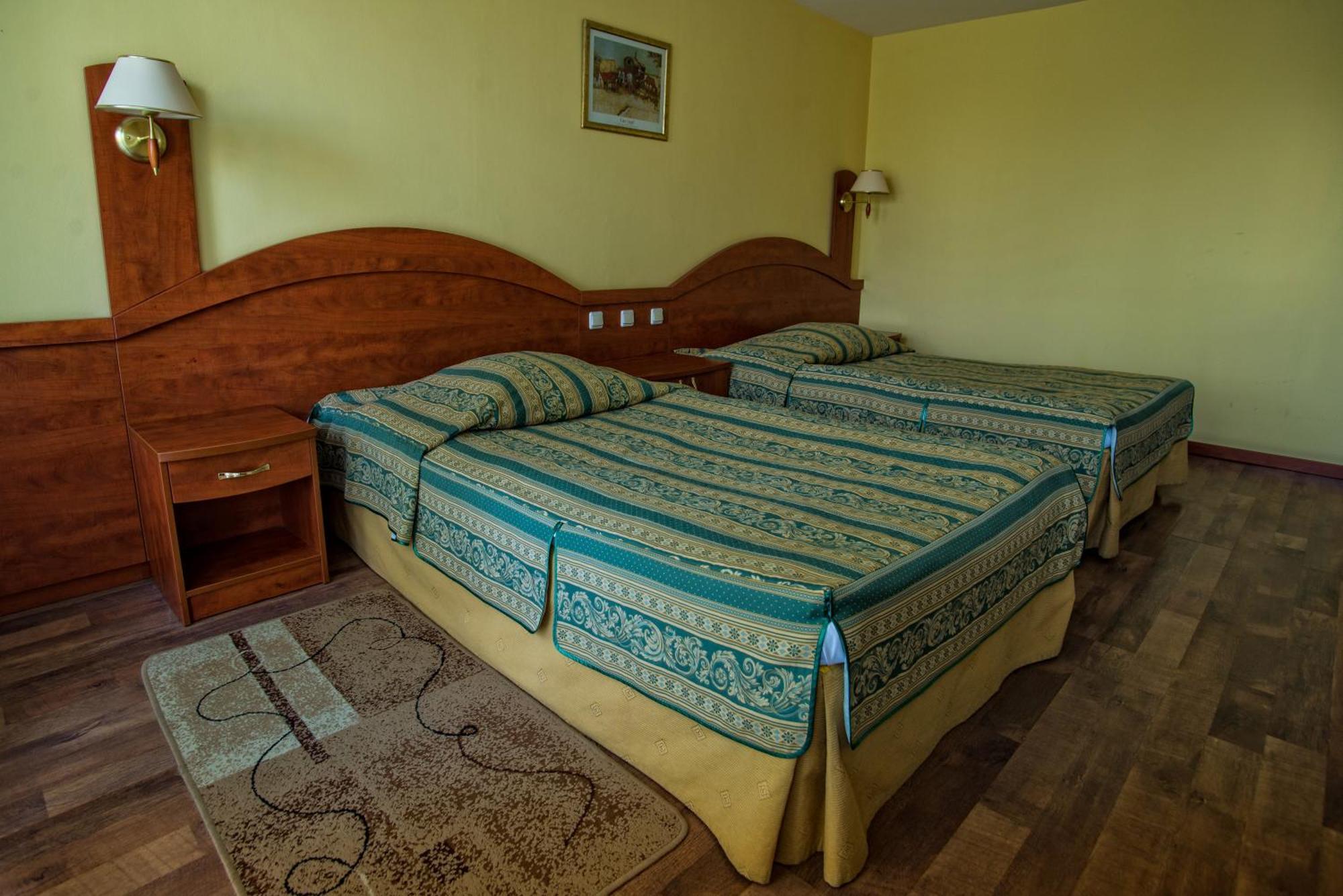 Hotel Pietrak Trzemeszno Zimmer foto